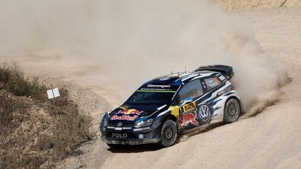 Le pilote français de Volkswagen, Sébastien Ogier, apprécie rouler sur l'asphalte du Rallye de Catalogne. (BASTIEN BAUDIN / AUSTRAL)