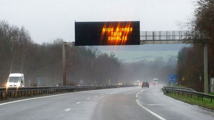 A French motorway sign reads 'Nous sommes tous Charlie' (We all are Charlie) along the E25 Autoroute de l'Est near Hombourg-Haut, France, 8 January 2015. (MAXPPP)