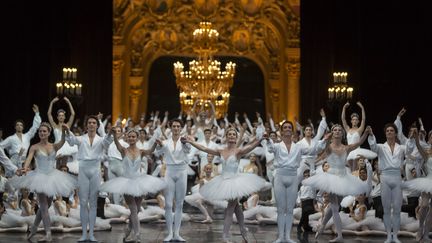 Final du défilé du Corps de Ballet de l'Opéra de Paris
 (Opéra national de Paris)