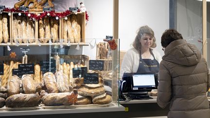 Une boulangerie près de Poitiers (Vienne), le 5 janvier 2023. (JEAN-FRANCOIS FORT / HANS LUCAS / AFP)