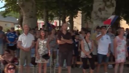 Des habitants d'un petit village de Dordogne ont suivi avec passion la finale des Bleus. (FRANCE 3)