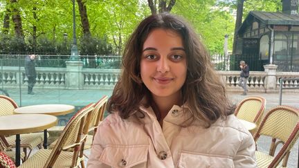 Lynda, 21 ans, étudiante à Paris. Indécise à trois jours du premier tour de l'élection présidentielle, elle envisage de voter blanc. (MANON MELLA / FRANCEINFO)