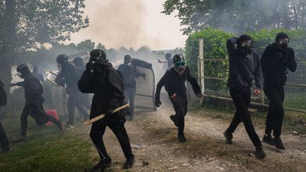 Des affrontements entre manifestants et forces de l'ordre ont eu lieu en marge de la manifestation contre l'A69. Photo d'illustration. (ED JONES / AFP)