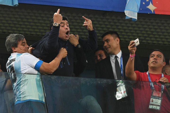 Maradona visiblement moqueur lors d'Argentine - Nigeria en 2018. (OLGA MALTSEVA / AFP)