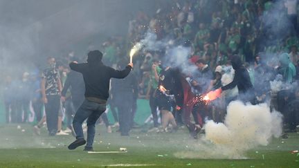 Des échauffourées ont éclaté à l'issue&nbsp;du match de barrage entre ASSE Saint-Etienne et AJA Auxerre le 29 mai dernier.&nbsp; (REMY PERRIN / MAXPPP)