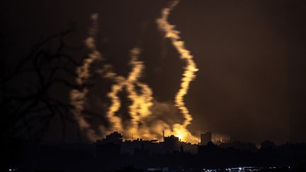 Des frappes aériennes israéliennes se poursuivent sur la bande de Gaza, le 05 novembre 2023. (MOSTAFA ALKHAROUF / ANADOLU / AFP)