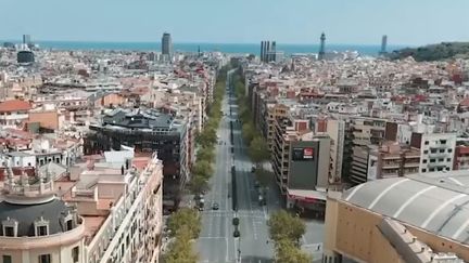 Une avenue&nbsp;de Barcelone presque déserte dimanche 5 avril 2020.&nbsp; (MOSSOS D'ESQUADRA (VIA FACEBOOK))