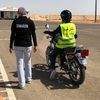 Elena Bukaryeva, 39 ans, instructrice de moto (à gauche), se tient à côté d'une élève sur le circuit du Bikers Skills Institute, à Riyad (Arabie saoudite). (BIKERS SKILLS INSTITUTE / TOUS DROITS RÉSERVÉS)