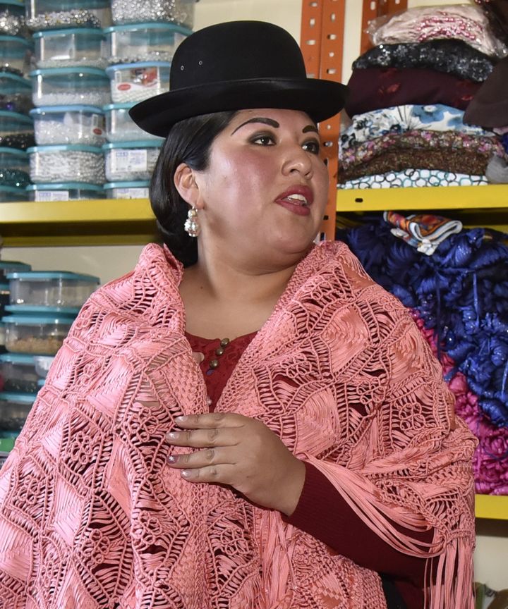 La créatrice Eliana Paco dans son atelier de la Paz, octobre 2016 
 (AIZAR RALDES / AFP)