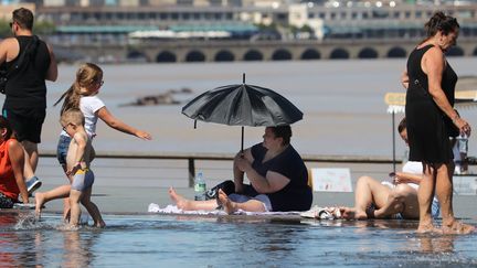 À Bordeaux, parcs, jardins et piscines resteront ouvert plus tard le soir. (FABIEN COTTEREAU / MAXPPP)