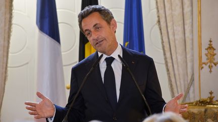 Nicolas Sarkozy prononce un discours alors qu'il remet la L&eacute;gion d'honneur au ministre belge des Affaires &eacute;trang&egrave;res, le mercredi 27 mars 2013. (ERIC LALMAND / BELGA)