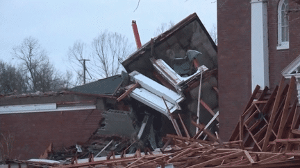 Aux Etats-Unis, une tornade a balayé l’Arkansas au sud du pays, vendredi 31 mars. Au moins 3 personnes ont été tuées, et les dégâts sont impressionnants. (France 3)