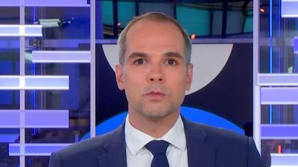 Le JT du 23h du samedi 15 juillet présenté par Martin Baumer sur franceinfo est consultable en ligne en replay pour voir et revoir ce journal télévisé qui décrypte l'actualité. Retrouvez les dernières infos du week-end, les grands reportages, les interviews et les explications de la rédaction sur toute l’actualité nationale et internationale. (FRANCEINFO)