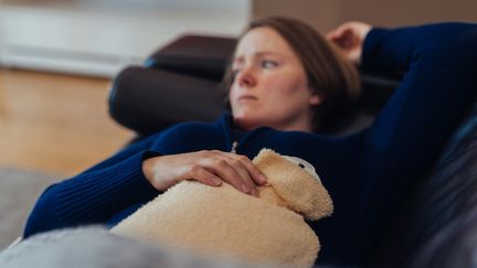 On n'avait jamais étudié vraiment les effets rassurants de la chaleur sur les humains. Une équipe américaine vient de le tester. (Illustration) (GUIDO MIETH / DIGITAL VISION / GETTY IMAGES)