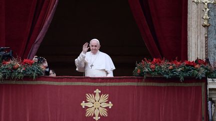 Le pape François sur la place Saint-Pierre au Vatican, le 25 décembre 2021. (FILIPPO MONTEFORTE / AFP)