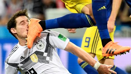 L'Allemand&nbsp;Sebastian Rudy face à la Suède, le 23 juin 2018 à Sotchi (Russie). (JONATHAN NACKSTRAND / AFP)