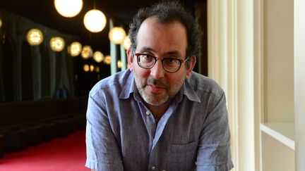 Barrie Kosky, le directeur de l'Opéra comique de Berlin, dans son théâtre (22 juin 2016)
 (Charlotte Siemon / AFP)