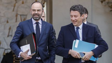 Edouard Philippe et Benjamin Griveaux sur le perron de l'Elysée le 9 janvier 2019. (FRANCOIS GUILLOT / AFP)