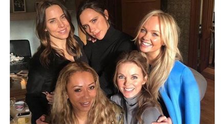 De gauche à droite et de haut en bas : Melanie Chisholm, Victoria Beckham, Emma Bunton, Melanie Brown et Geri Halliwell, réunies à Londres le 2 février 2018
 (Capture d&#039;écran instagram de Victoria Beckham)