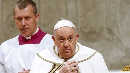 Le pape François lors d'une messe au Vatican pour l'Epiphanie, le 6 janvier 2024. (RICCARDO DE LUCA / ANADOLU / AFP)