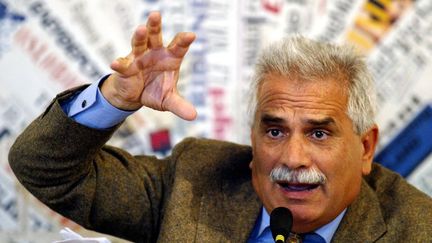 Severino Antinori donne une conférence à Rome (Italie), le 5 mai 2004. (PAOLO COCCO / AFP)