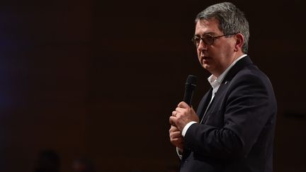 Le président de la région Grand Est, Jean Rottner, s'exprime pendant un meeting de campagne de Valérie Pécresse à Metz (Moselle), le 5 mars 2022. (JEAN-CHRISTOPHE VERHAEGEN / AFP)