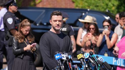 Justin Timberlake fait une déclaration à la suite d'une audience de son procès pour conduite en état d'ivresse à Long Island (New York), le 13 septembre 2024. (LOKMAN VURAL ELIBOL / ANADOLU)