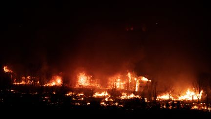 Les incendies ont détruit des habitations de la ville de Superior, dans le comté de Boulder, dans&nbsp;l'Etat du Colorado (Etats-Unis),&nbsp;le 30 décembre 2021. (JASON CONNOLLY / AFP)