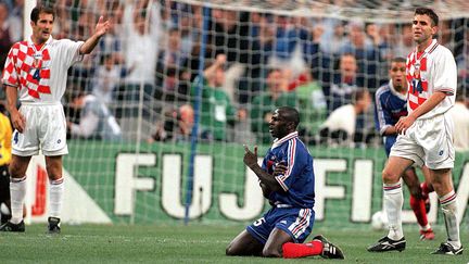 Lilian Thuram fête l'un de ses buts face à la Croatie en demi-finale du Mondial 1998, au Stade de France, à Saint-Denis (Seine-Saint-Denis). (SPORT PHOTO AGENCY/SIPA)