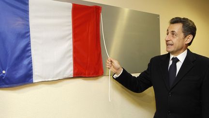 Le pr&eacute;sident fran&ccedil;ais Nicolas Sarkozy inaugure &agrave; Metz (Moselle)&nbsp;le "P&ocirc;le op&eacute;rationnel zonal" qui regroupe des services de la D&eacute;fense, le 1er janvier 2012. (CHARLES PLATIAU / REUTERS)