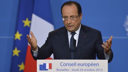 Le pr&eacute;sident de la R&eacute;publique, Fran&ccedil;ois Hollande, lors de la conf&eacute;rence de presse organis&eacute;e en marge du Conseil europ&eacute;en, le 25 octobre 2013 &agrave; Bruxelles (Belgique). (ERIC FEFERBERG / AFP)