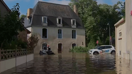 Intempéries : les sinistrés de Craon rentrent chez eux après une crue historique (France 2)