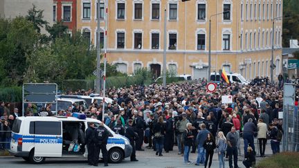 En Allemagne, à Chemnitz, jeudi 30 août, un rassemblement à l'appel du groupe d'extrême droite Pro Chemnitz.&nbsp; (ODD ANDERSEN / AFP)