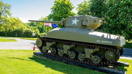 Un tank M4A1 "Sherman" est stationné devant le musée du Débarquement, le 23 mai 2016, à Coleville-sur-Mer (Calvados).&nbsp; (MAXPPP)