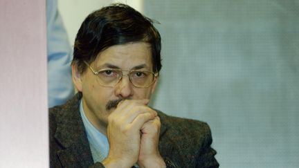 Marc Dutroux, à la cour d'assises d'Arlon (Belgique), le 22 avril 2004.&nbsp; (STF / POOL / AFP)