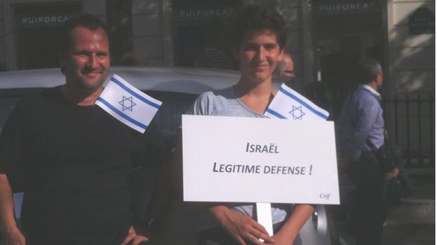 &nbsp; (Deux hommes lors de la manifestation parisienne de soutien à Israël  © RF-David Dearaujo)