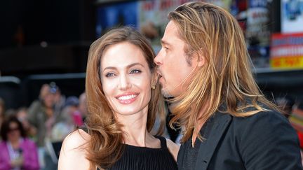 Angelina Jolie et Brad Pitt, le 2 juin 2013, &agrave; Londres (Grande-Bretagne) pour l'avant-premi&egrave;re de "World War Z". (LEON NEAL / AFP)