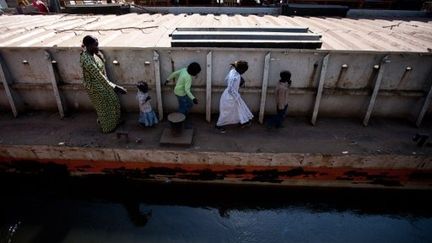 Une famille de migrants dans le port de la ville de Juba (sud du Soudan) (AFP-Trevor Snapp)