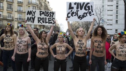 Des activistes des Femen, le 1er f&eacute;vrier 2014 &agrave; Paris. (CAROLINE PAUX / CITIZENSIDE / AFP)