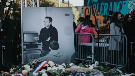 Un hommage à Samuel Paty, à Eragny-sur-Oise (Val-d'Oise), le 16 octobre 2021. (MERYL CURTAT / HANS LUCAS / AFP)