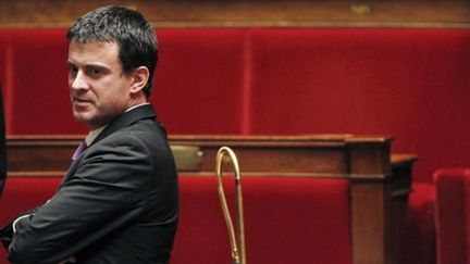 Le député Manuel Valls pose à l'Assemblée  le 21 décembre 2010 avant son intervention sur la loi Loppsi 2 (AFP/JOEL SAGET)