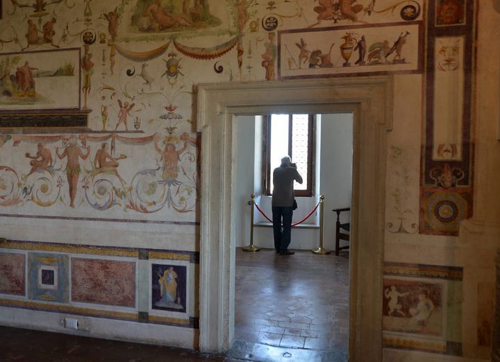 L'une des pièces de la "Cagliostra", prison de luxe au sein du Château Saint-Ange à Rome. 
 (TIZIANA FABI / AFP)