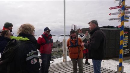 Un groupe de scientifiques ukrainiens vit en autarcie en Antarctique. Comment accueillent-ils les inquiétantes nouvelles venues du front ?