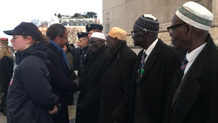 Lundi 27 février, une cérémonie a eu lieu sous l'Arc de Triomphe à Paris en présence notamment du ministre de l'Education nationale, Pap Ndiaye et de la secrétaire d'Etat aux Anciens combattants et de la Mémoire, Patricia Miralles. (MORGANE HEUCLIN-REFFAIT / RADIO FRANCE)