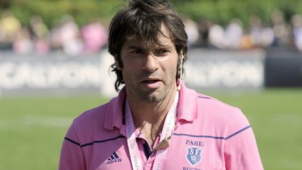 Christophe Dominici, à l'époque entraîneur adjoint des arrières du Stade-Français&nbsp; assistant au match Stade-Français contre Mont-de-Marsan, en Top 14 de rugby,&nbsp;le 30 août 2008. (STEPHANE DE SAKUTIN / AFP)