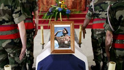 Le cercueil du Général Marcel Bigeard dans la cathédrale de Toul, le 21 juin 2010. (AFP PHOTO/COR)