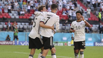 Kai Havertz, Thomas Müller et Serge Gnabry célèbrent la victoire de l'Allemagne face au Portugal, le 19 juin (RALF IBING / AUGENKLICK/FIRO SPORTPHOTO)