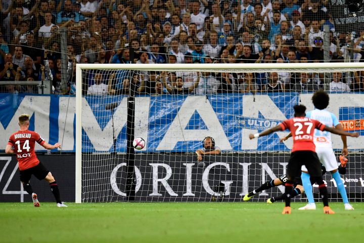 Le penalty de Bourigeaud face à l'OM (CHRISTOPHE SIMON / AFP)