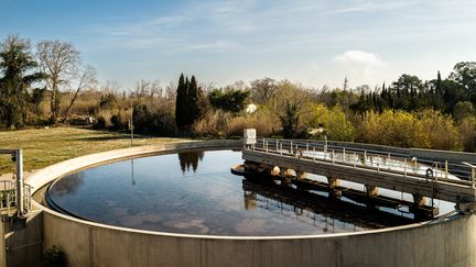 Une cuve de traitement de la station d'épuration de Canet-en-Roussillon (Pyrénées-Orientales), le 14 mars 2024. (NICOLAS PARENT / MAXPPP)