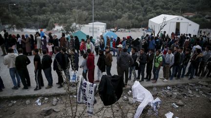 &nbsp; (Le camp d'enregistrement de Moria, sur l'île grecque de Lesbos, où plusieurs centaines de milliers de migrants, depuis janvier, font l'objet d'une première identification et sont enregistrés, avant de poursuivre leur route © REUTERS/Alkis Konstantinidis)